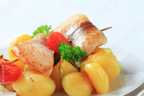 Fish skewer and potatoes