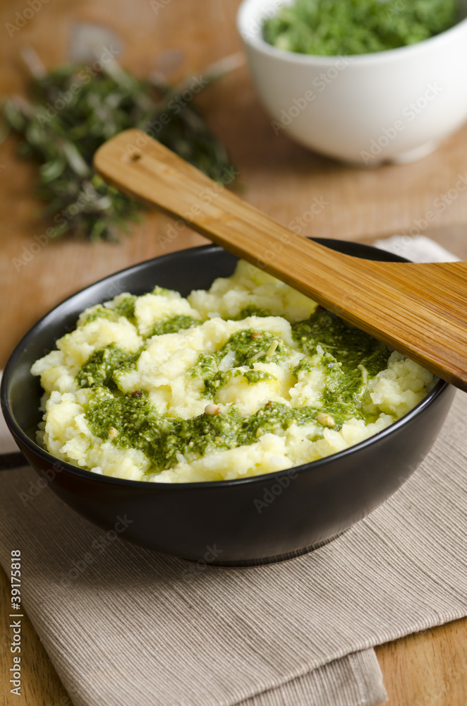 Mashed potatoes with pesto dressing Mashed potatoes with pesto dressing