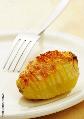 Hasselback potato - patata a ventaglio photo