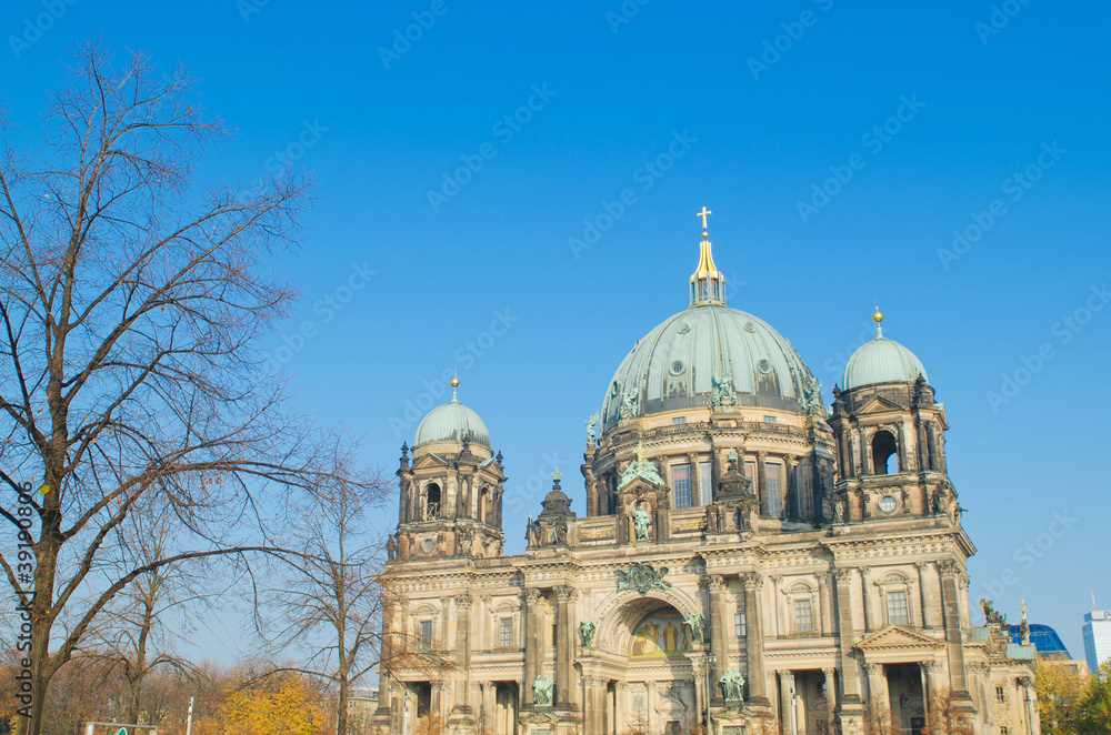 Berlin Cathedral during day light