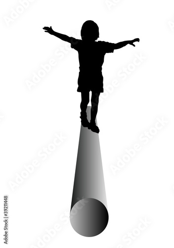 Kind balanciert auf einer Röhre,Rohr, Silhouette