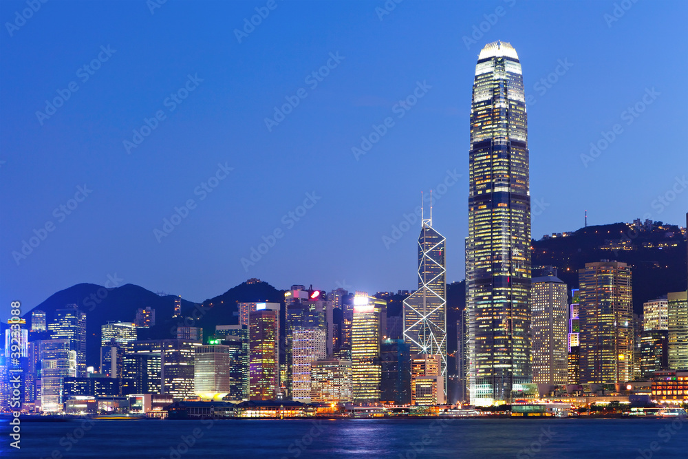 Naklejka premium Hong Kong skyline at night