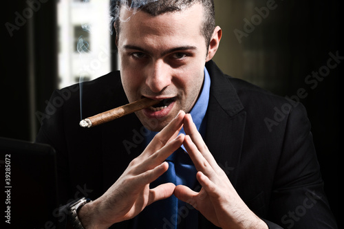 Fényképezés Shady man smoking a cigar