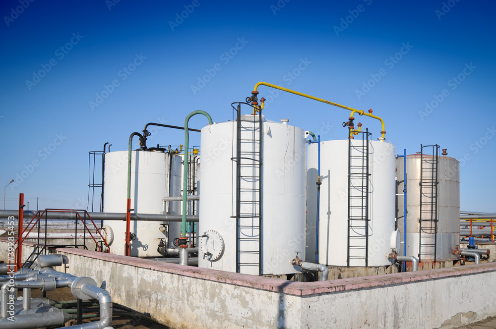 Obraz premium Winter gas industry