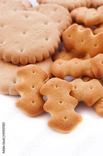 Round and shaped salted crackers