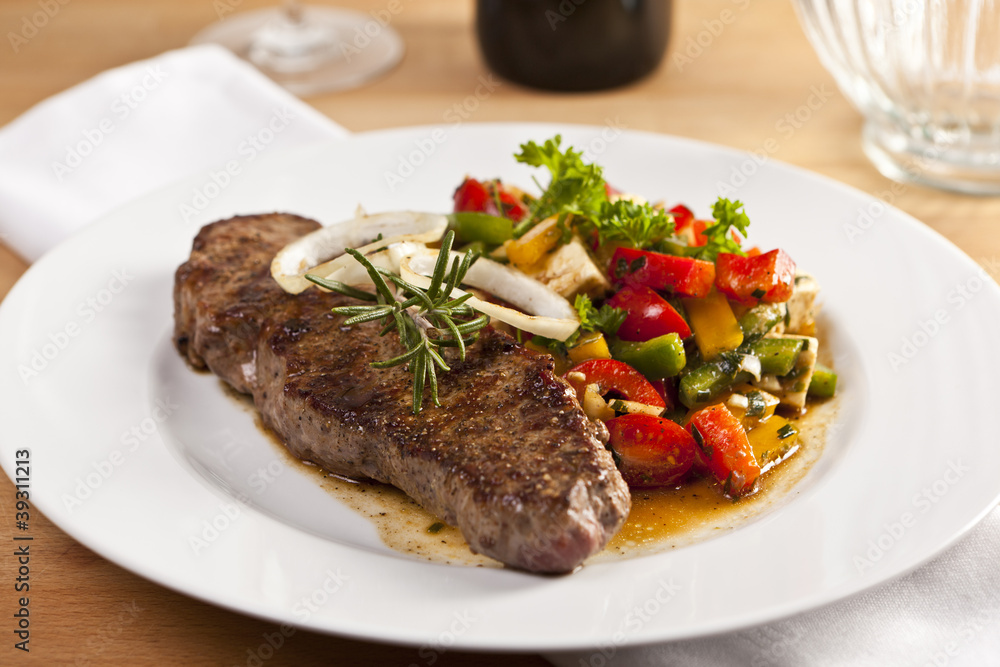 Steak mit Salat Steak mit Salat
