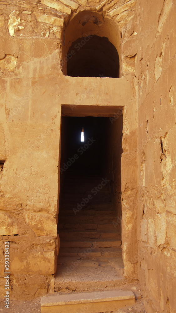 Interior  del catillo omeya de Qar al-Kharanah en Jordania