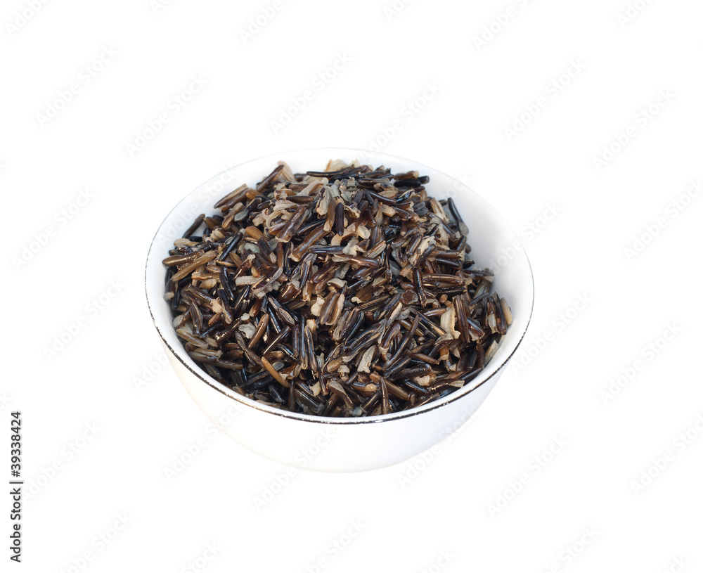 Fototapeta premium Wild rice in bowl isolated on white
