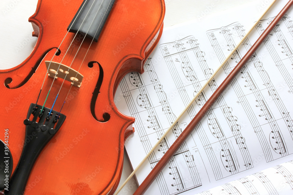 Naklejka premium Violin and notes