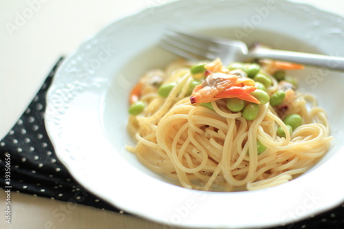 Italian cuisine, broad bean and shell fish spaghetti