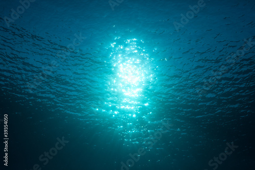 sun through the water © vsurkov