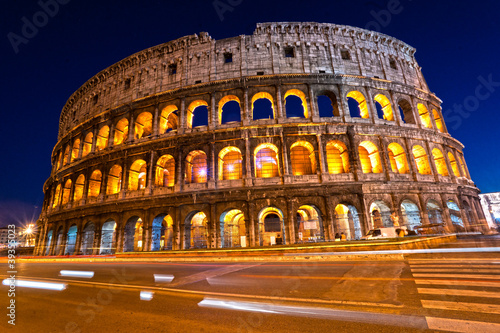 Tela The Majestic Coliseum, Rome, Italy.