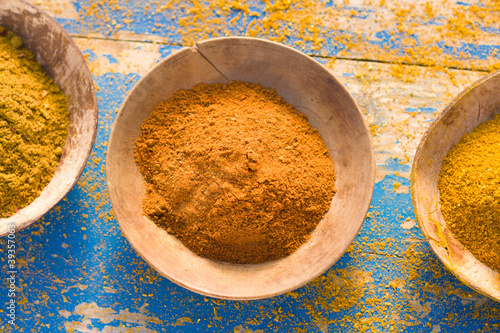 Tableau sur toile Curry powder in bowls