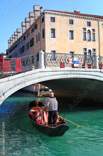 Fotografie, Obraz Gondola and gondolier in Venice