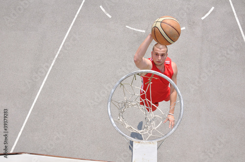 Basketball player shooting © cirkoglu