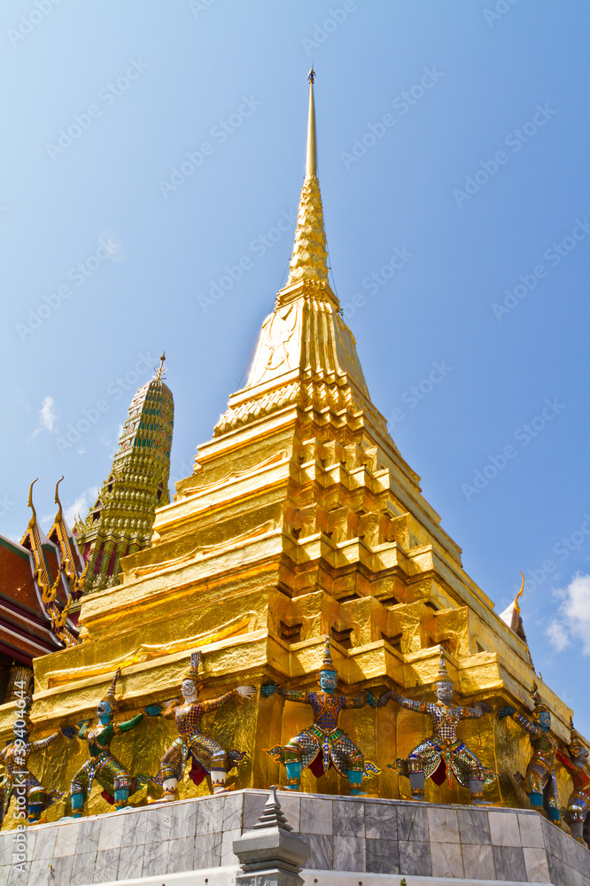 Naklejka premium Golden pagoda in Temple of Emerald Buddha