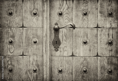 Wooden door, handle, detail