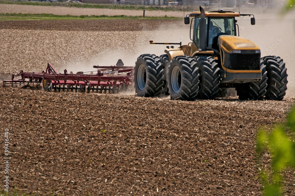 Obraz premium Farmer Discing His Field