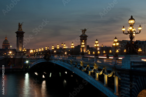 Pont alexandre III à Paris le soir photo
