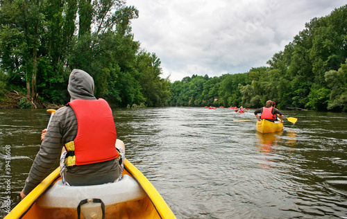 Obraz na płótnie Tourists kayaking on river Dordogne in France w salonie