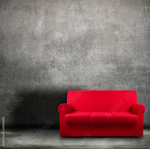 fondo vintage con divano rosso photo