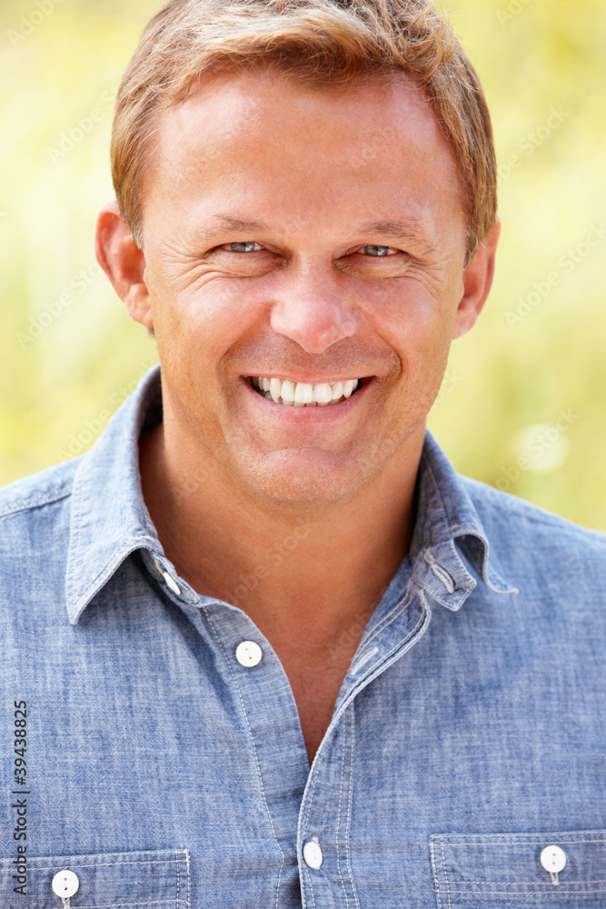Fototapeta premium Portrait caucasian man outdoors
