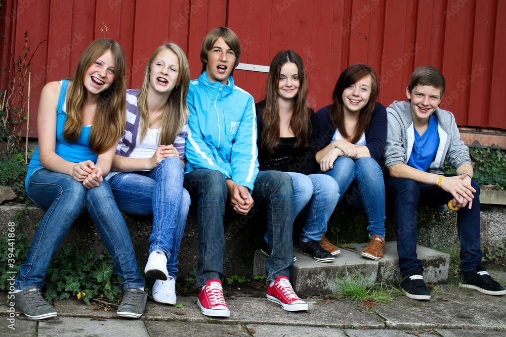 Obraz premium 2011 Schüler auf Bank