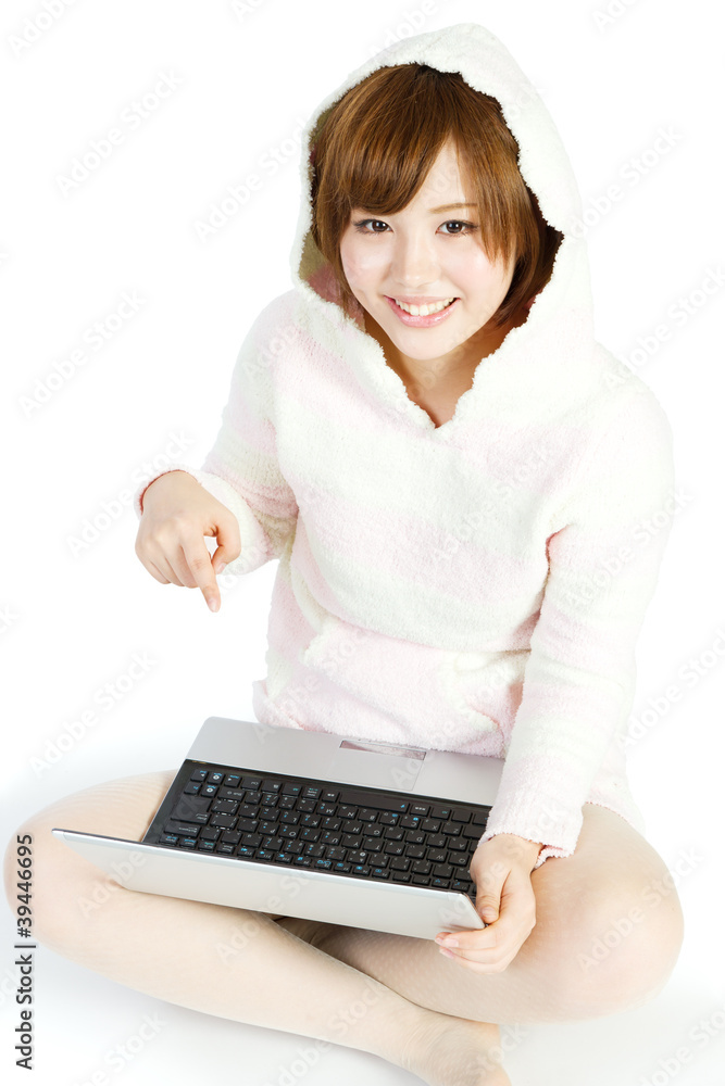 Naklejka premium Beautiful asian woman using a laptop computer