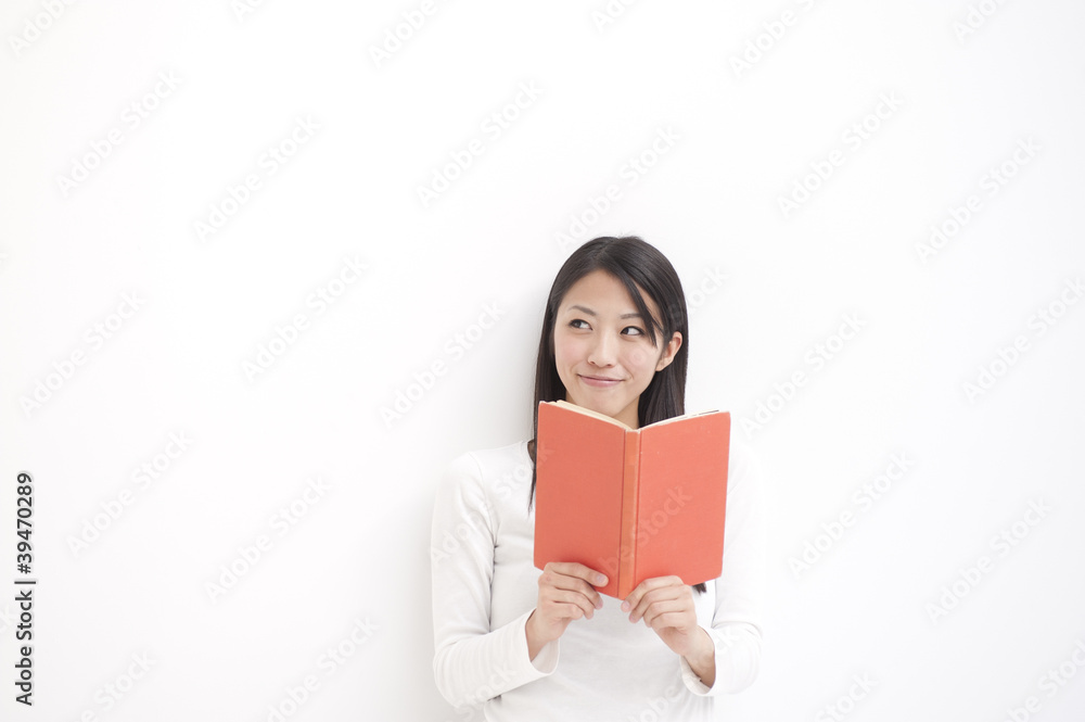 読書する女性 読書する女性