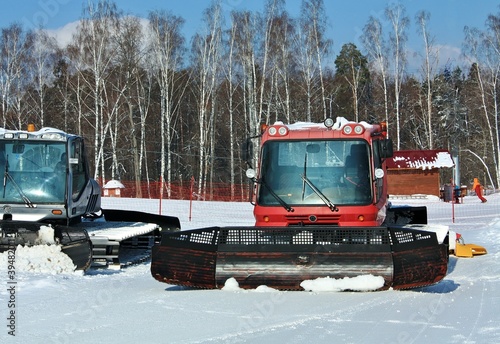 specialized graders for leveling snow cover on ski slopes