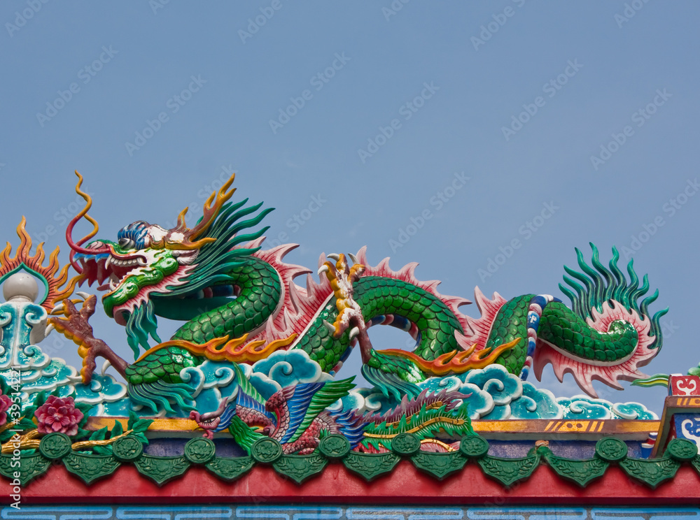 Fototapeta premium Dragon statue on roof top