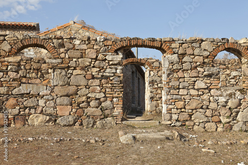 Muros de piedra en la Aldea del Cerezo, Cardeña photo