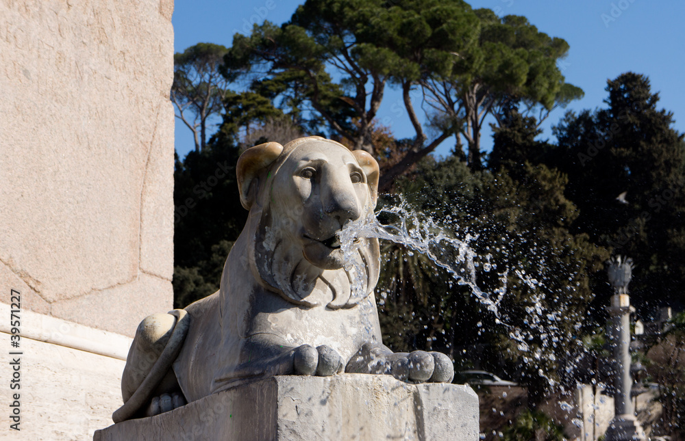 Fontaine lion de la place du peuple à Rome Fontaine lion de la place du peuple à Rome