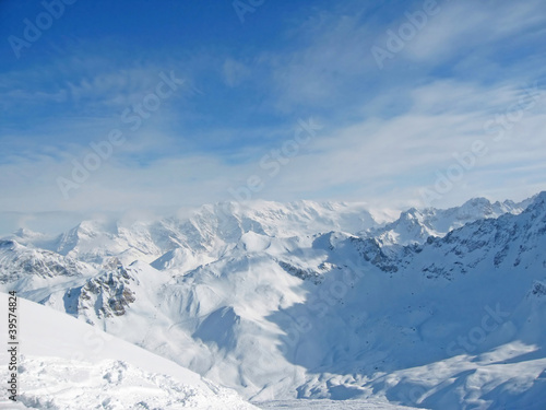 Snowy mountain range French Alpes © popov48