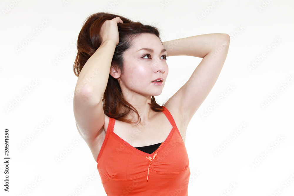 髪の毛をかきあげる女性 Stock Photo Adobe Stock