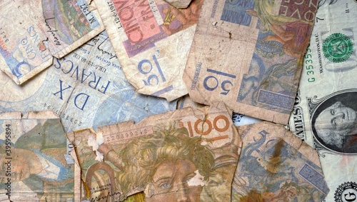 le dollars et les vieux billets Français
