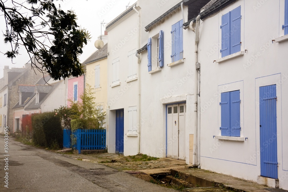 Belle-Ile (Bretagne) : rue du village de Locmaria
