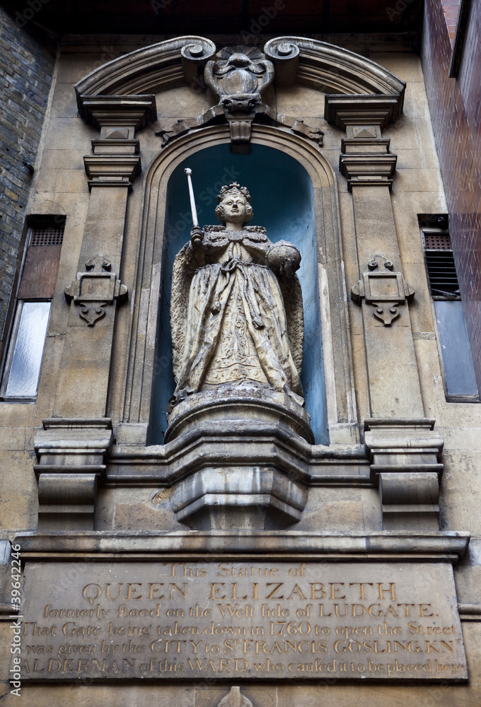 Elizabeth I Statue at St Dunstan-in-the-West Church