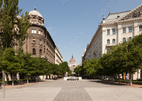 Budapest (im Hintergrund das Parlamentsgebäude)