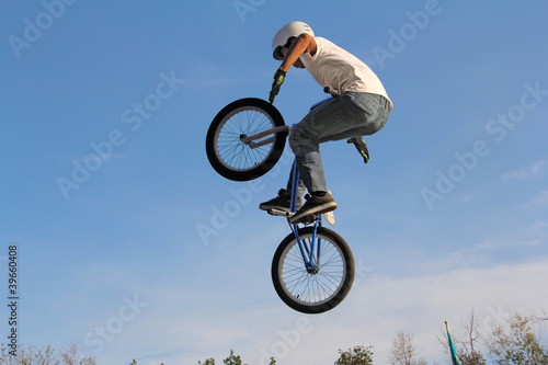 Fototapeta teenagers on bicycles