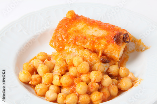 Foto bacalao con garbanzos