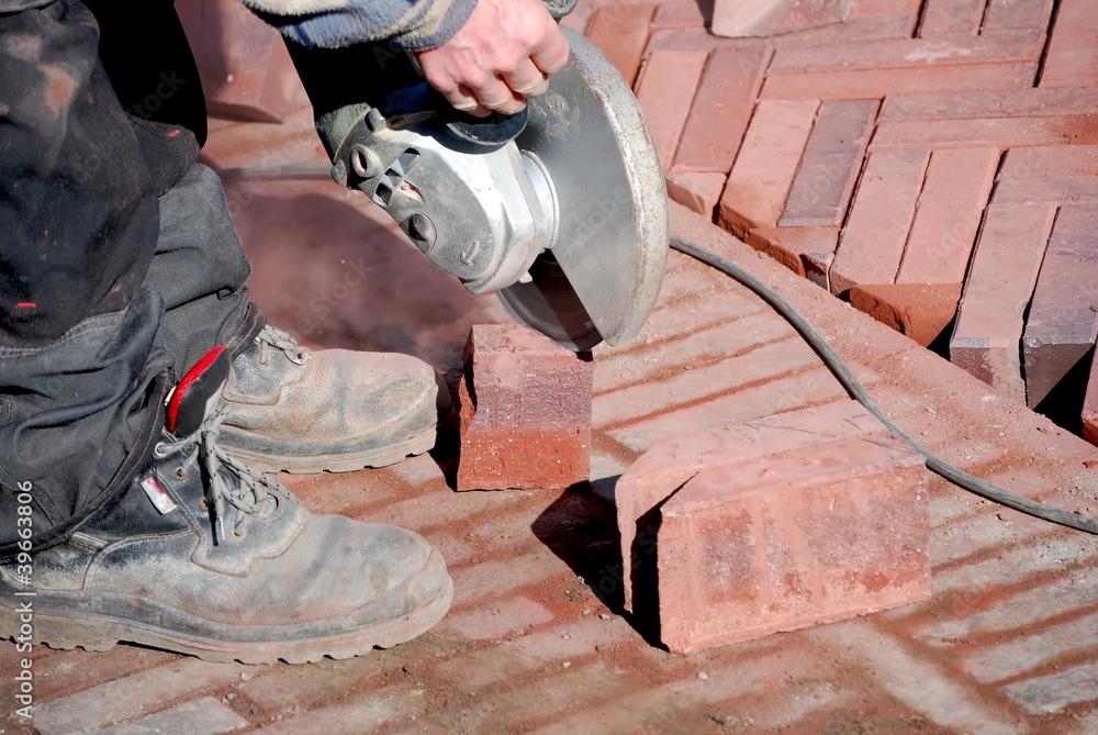 Steine auf Maß schneiden StockFoto Adobe Stock