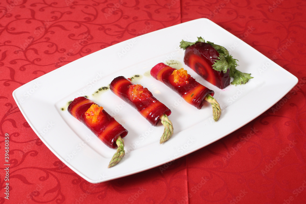 Vegetable rolls with asparagus