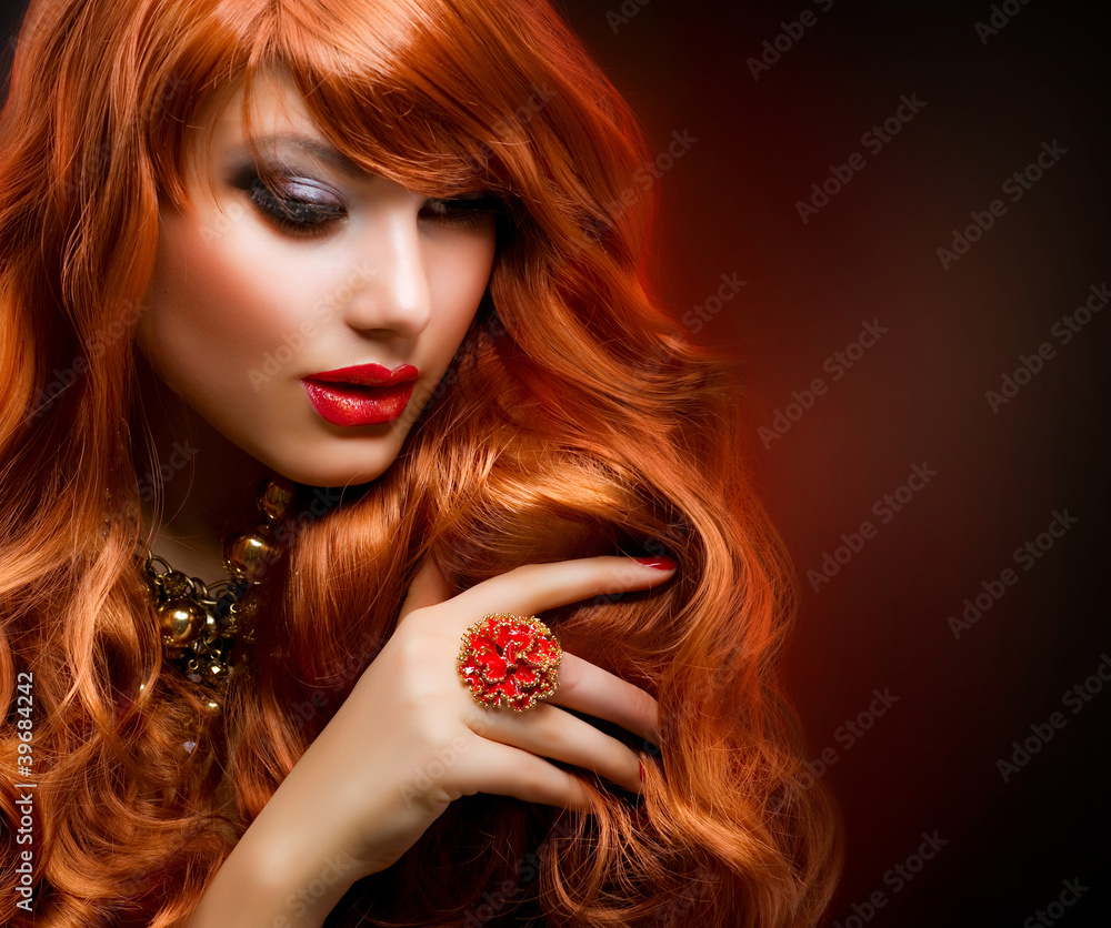 Fototapeta premium Wavy Red Hair. Fashion Girl Portrait