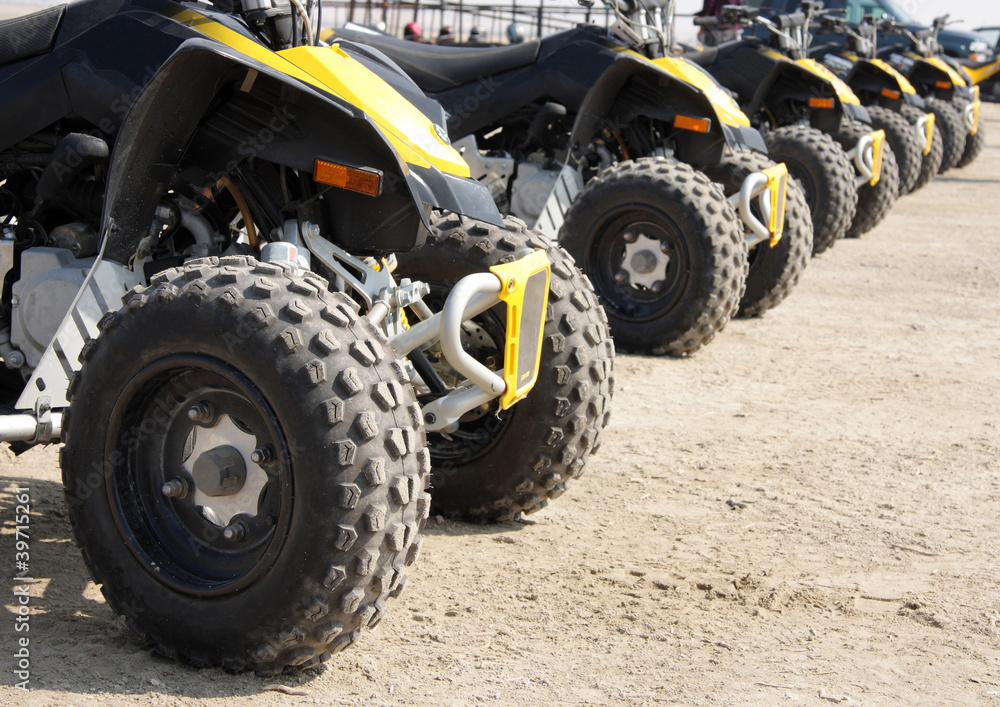 rear wheel of all-terrain vehicle arranged in a row rear wheel of all-terrain vehicle arranged in a row
