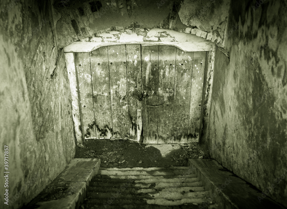 Obraz premium Grunge basement entrance