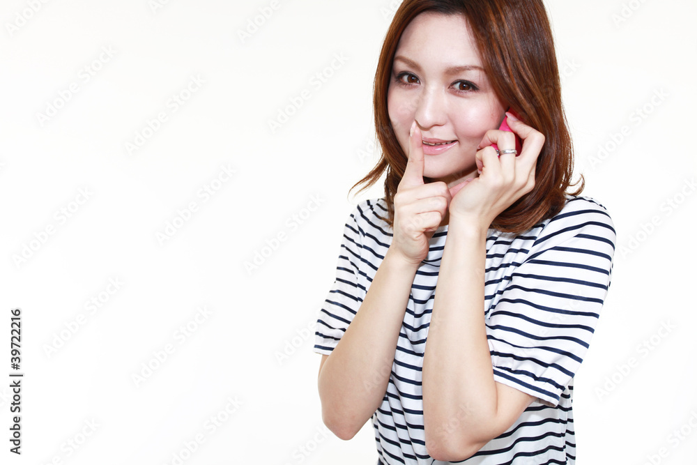 Fototapeta premium ナイショ話をしている女性