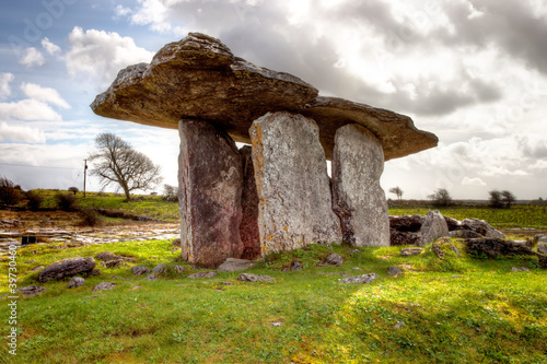 Poulnabrone dolmen, 5,000 year old portal tomb - Ireland.