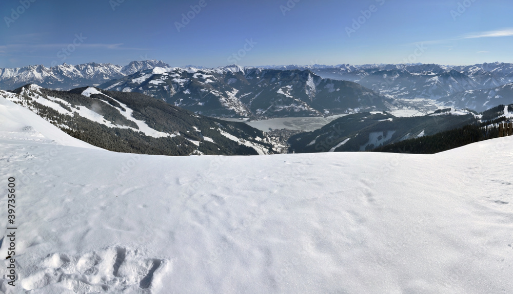 Obraz premium Panorama in Zell am See ski resort, Austria