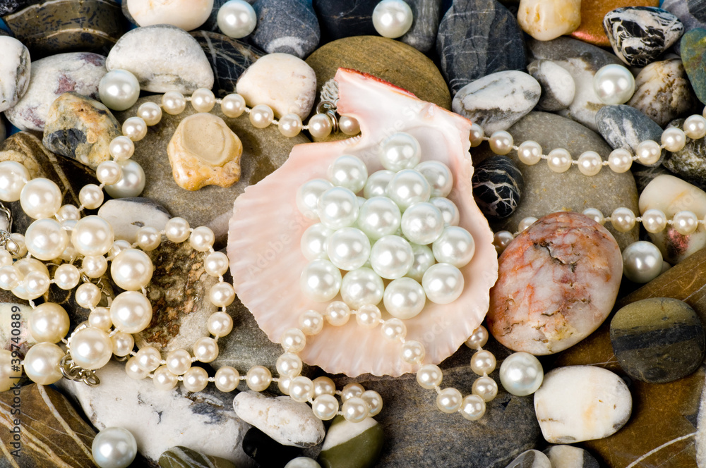Fototapeta premium Beautiful exotic shell and stones, pearls